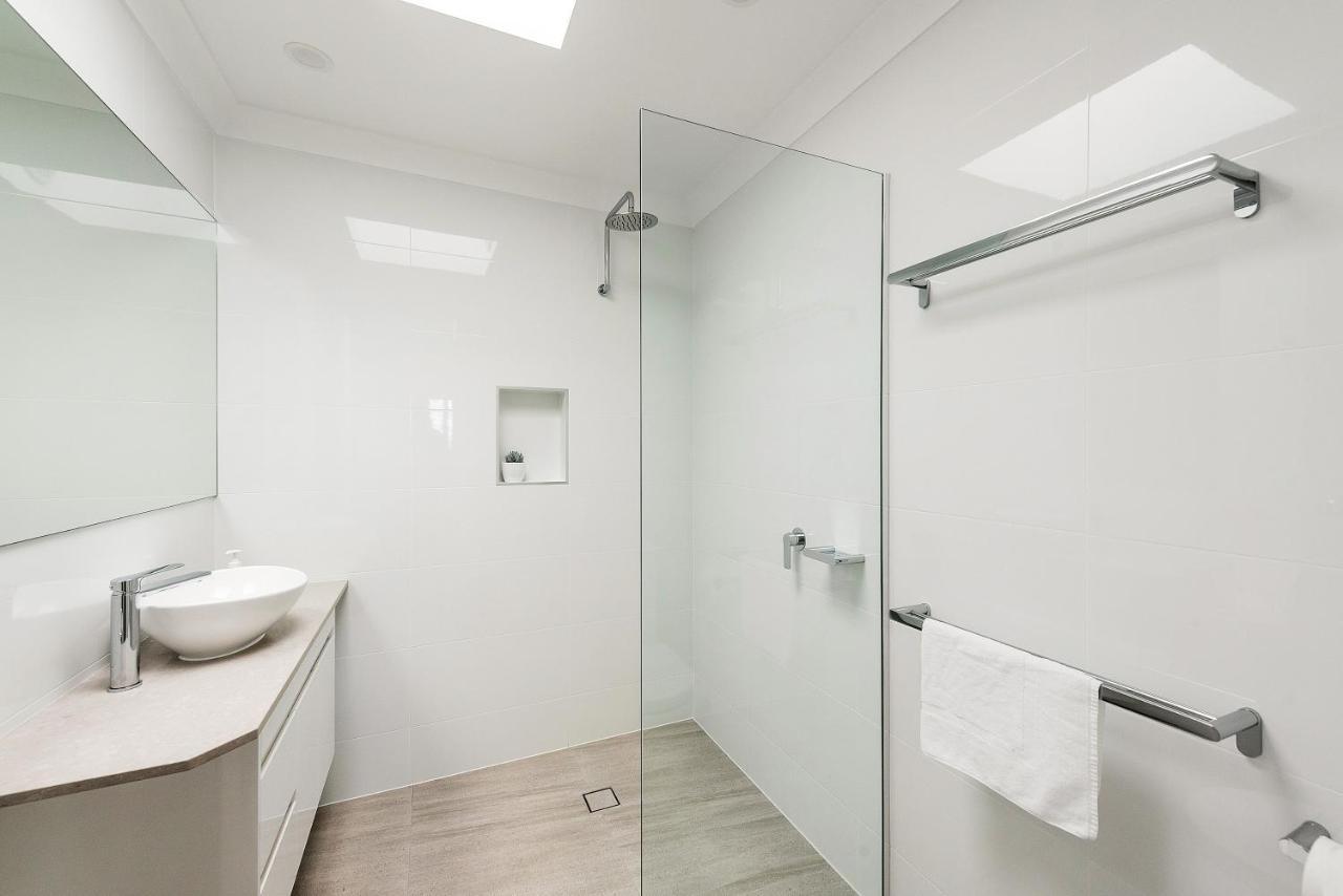 Beach House Holiday Apartments พอร์ตแมคควอรี ภายนอก รูปภาพ