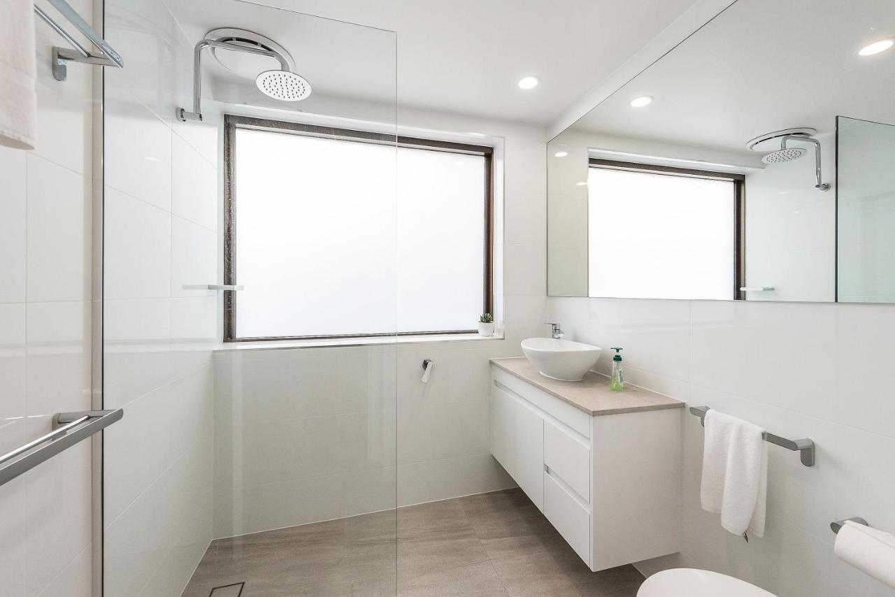 Beach House Holiday Apartments พอร์ตแมคควอรี ภายนอก รูปภาพ