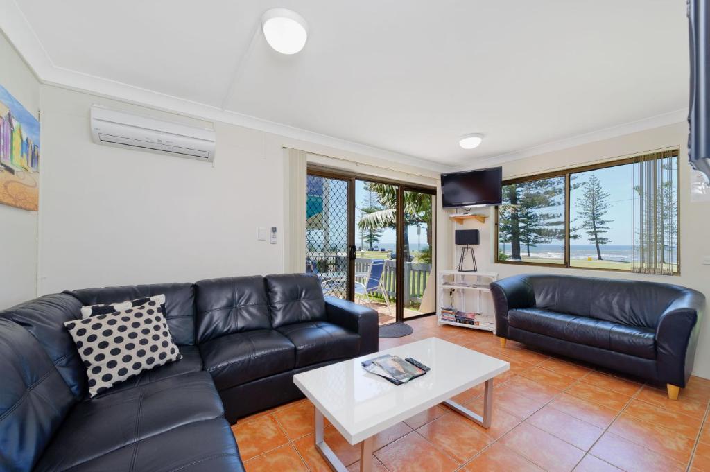 Beach House Holiday Apartments พอร์ตแมคควอรี ภายนอก รูปภาพ